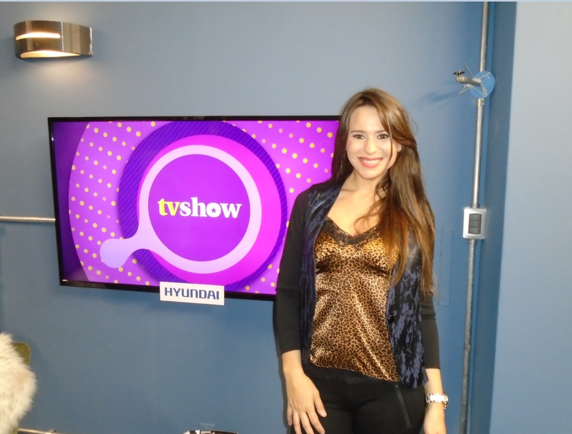 Flavia Pintos en el living de Tv Show.