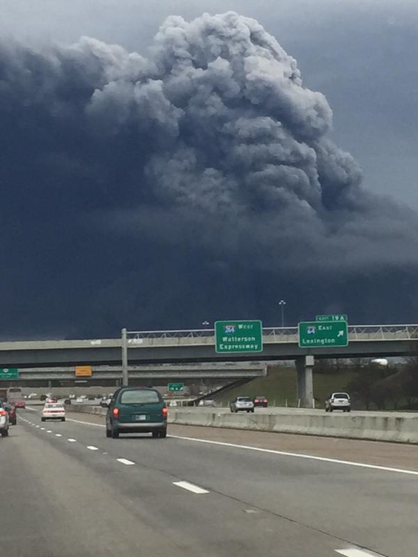 Incendio en Louisville, Estados Unidos. Foto: Twitter @prospectcat