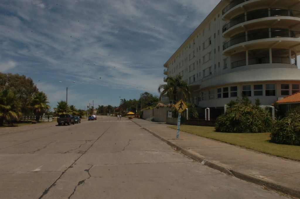 El eterno femenino de una imaginativa pintora