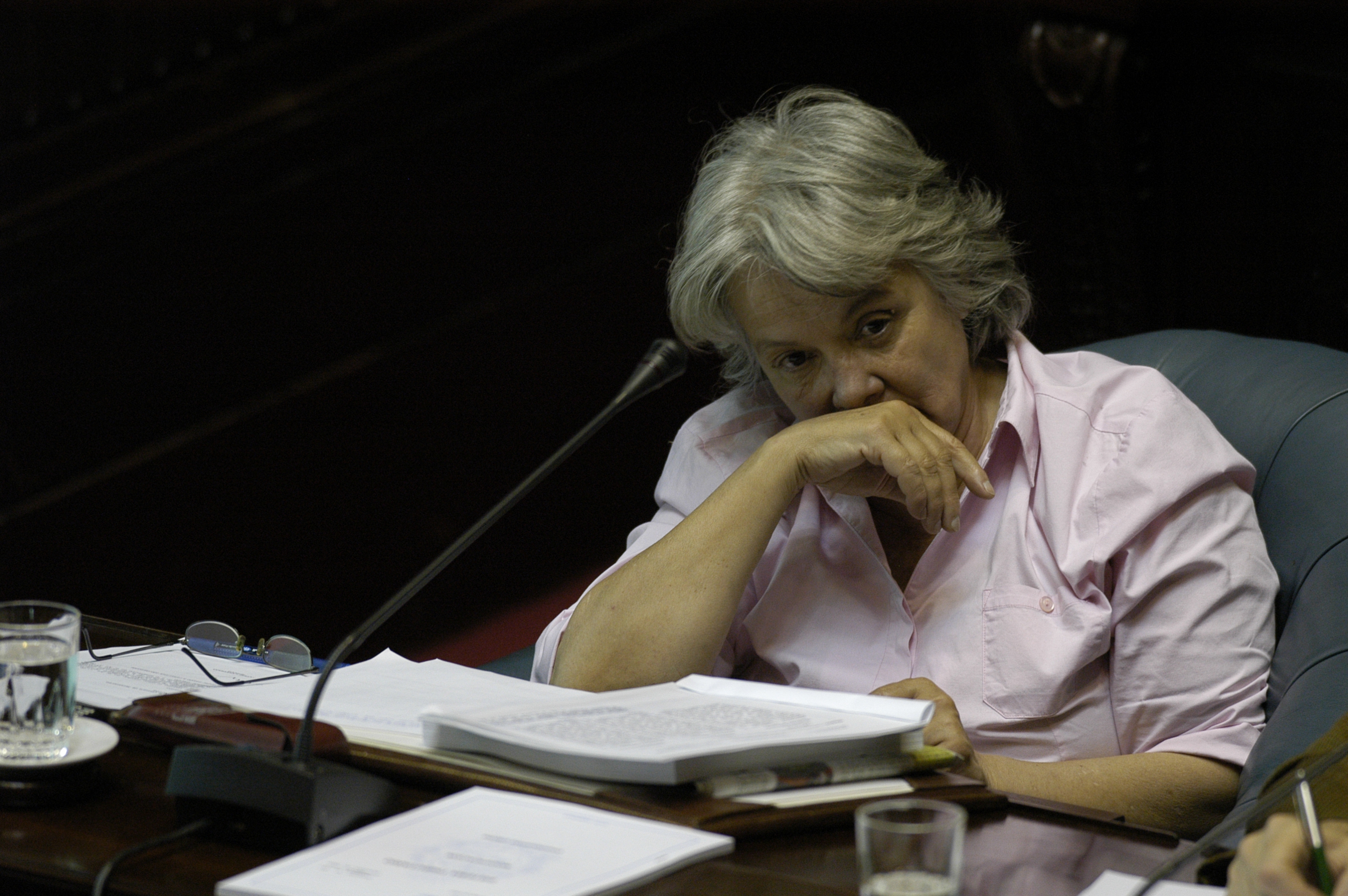 El eterno femenino de una imaginativa pintora