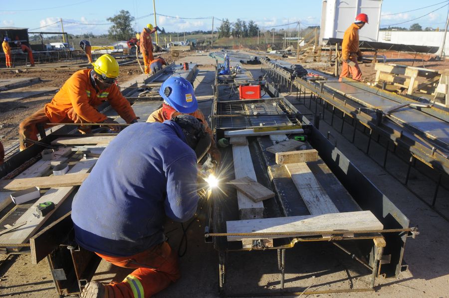 El eterno femenino de una imaginativa pintora