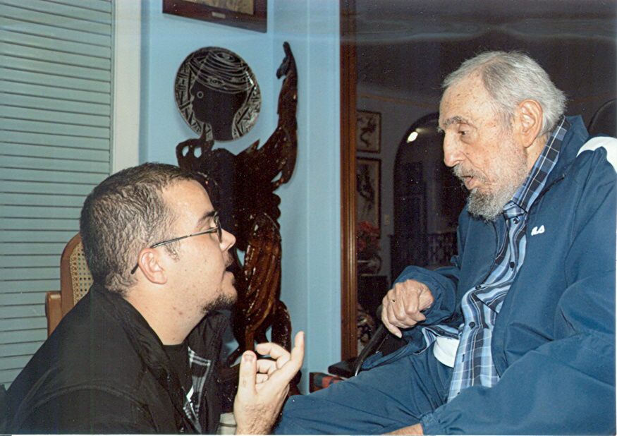 Fidel Castro con el presidente de la Federación Estudiantil Universitarios de La Habana el 23 de enero. Foto: EFE