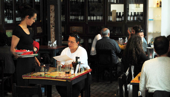 El eterno femenino de una imaginativa pintora