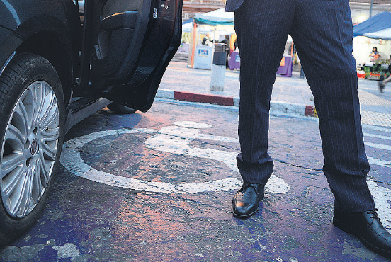 El eterno femenino de una imaginativa pintora