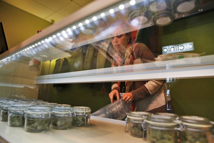 El eterno femenino de una imaginativa pintora