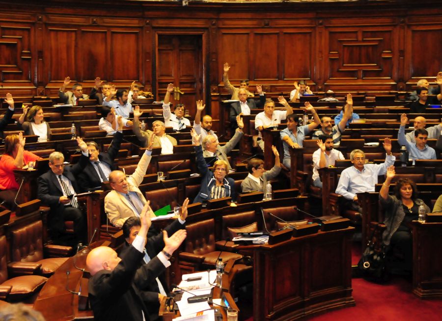 El eterno femenino de una imaginativa pintora