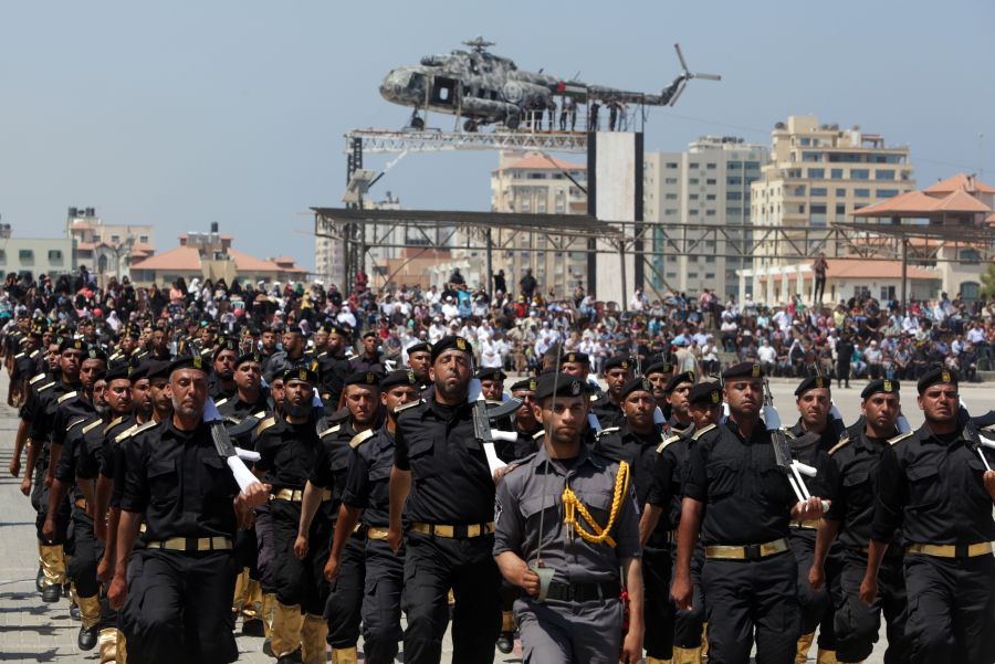 El eterno femenino de una imaginativa pintora