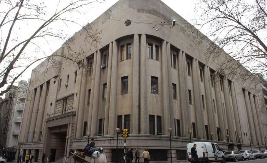 El eterno femenino de una imaginativa pintora