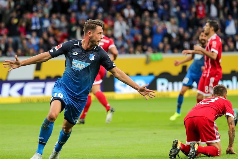 Mark-Alexander Uth fue el autor de los dos goles ante el Bayern. Foto: EFE