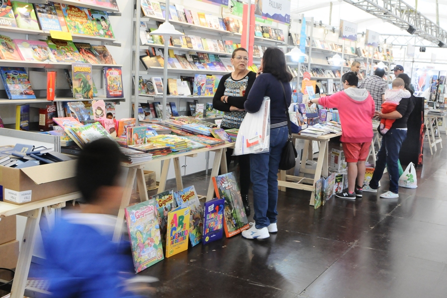 El eterno femenino de una imaginativa pintora