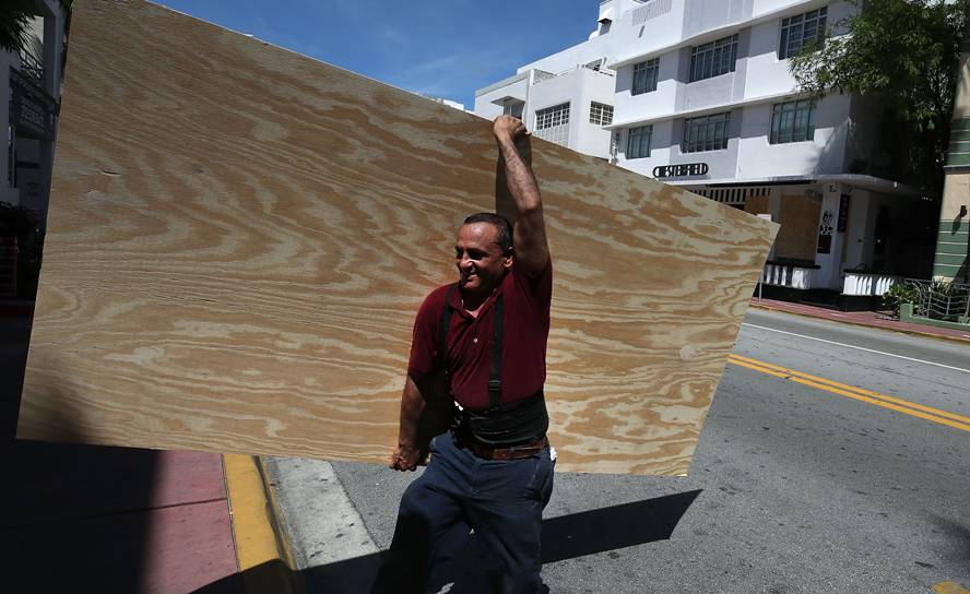 Miami se prepara para la llegada del huracán Irma. Foto: AFP.