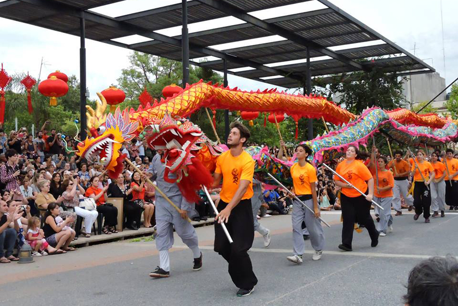 El eterno femenino de una imaginativa pintora