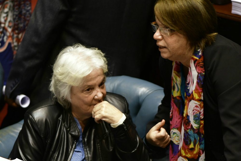 Topolansky junto a Mónica Xavier, que hoy preside la sesión del Senado. Foto: Fernando Ponzetto.