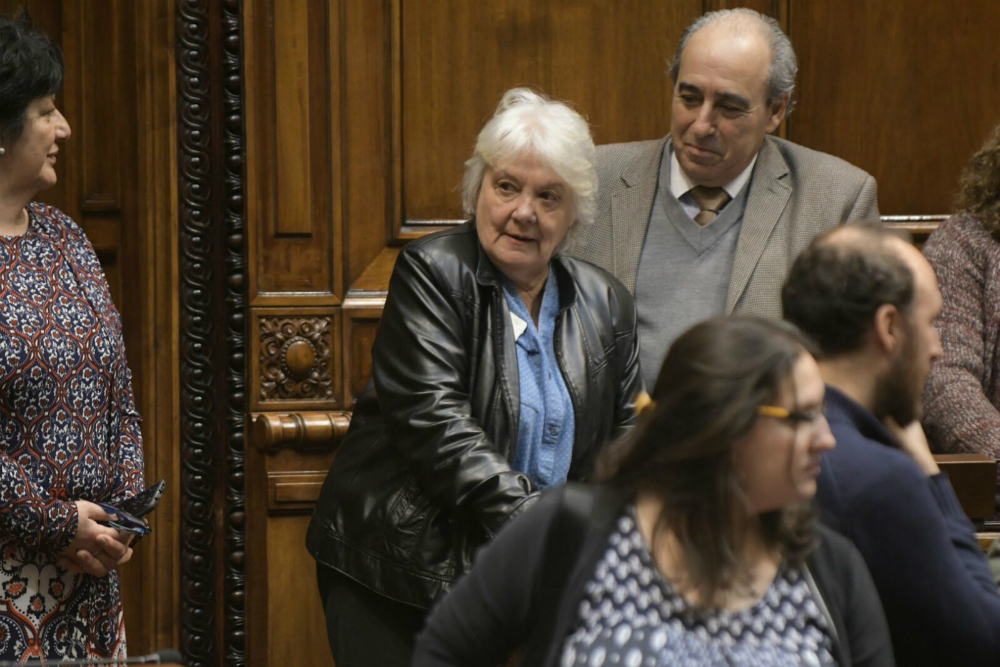 Lucía Topolansky llega a la Asamblea general, donde será proclamada vicepresidenta. Foto: Francisco Flores.