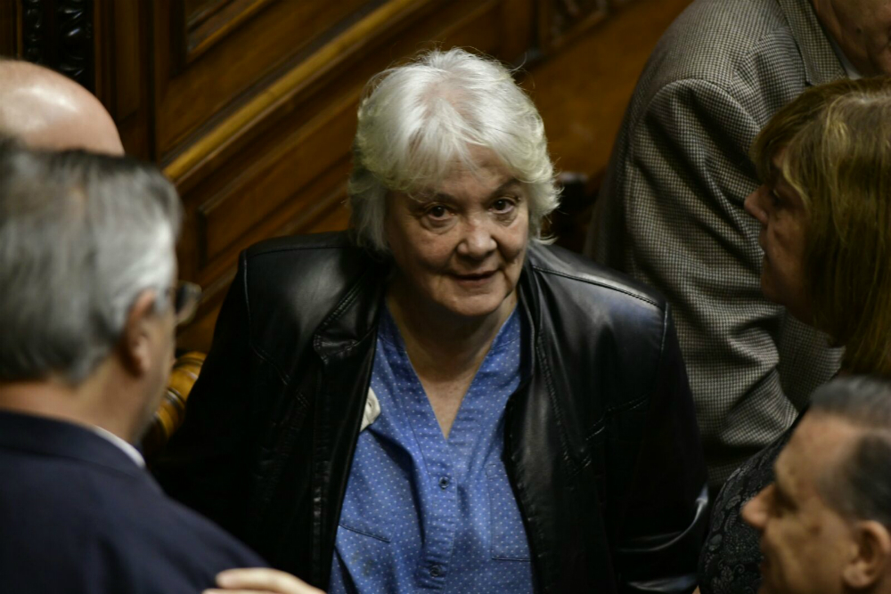 Lucía Topolansky a minutos de convertirse en vicepresidenta de la República. Foto: Fernando Ponzetto.