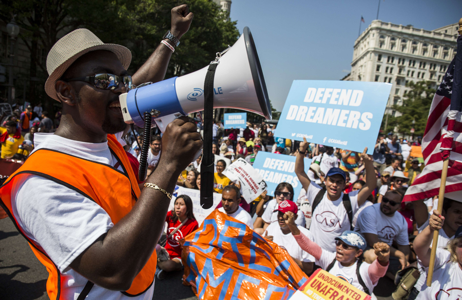 El eterno femenino de una imaginativa pintora