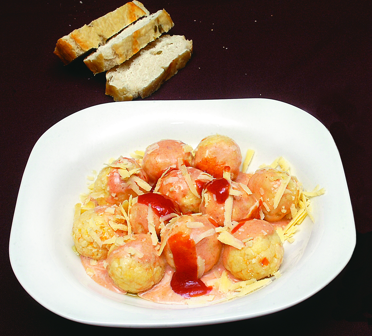 El eterno femenino de una imaginativa pintora