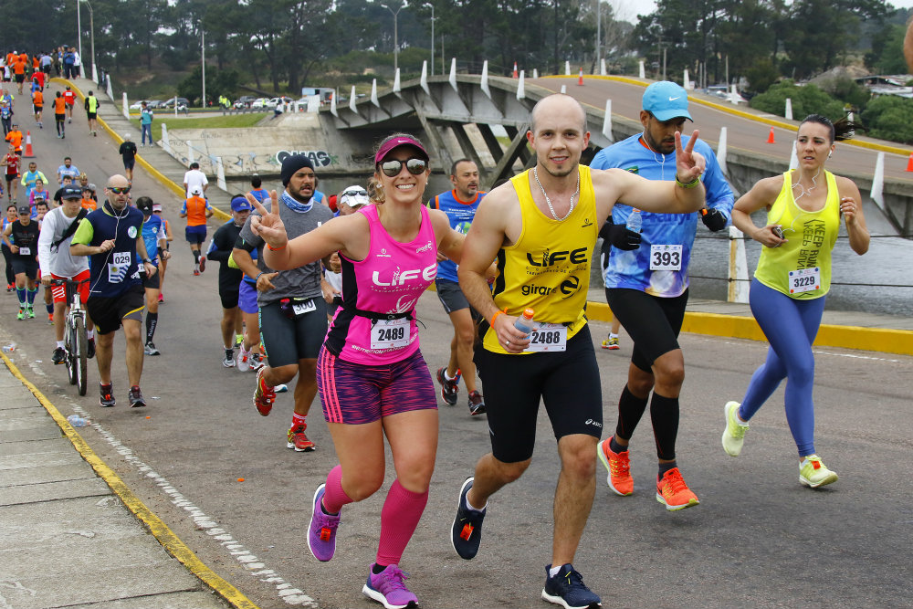 Lo principal para empezar a correr es buscar ayuda de un entrenador. Foto:  Márcio Rodrigues