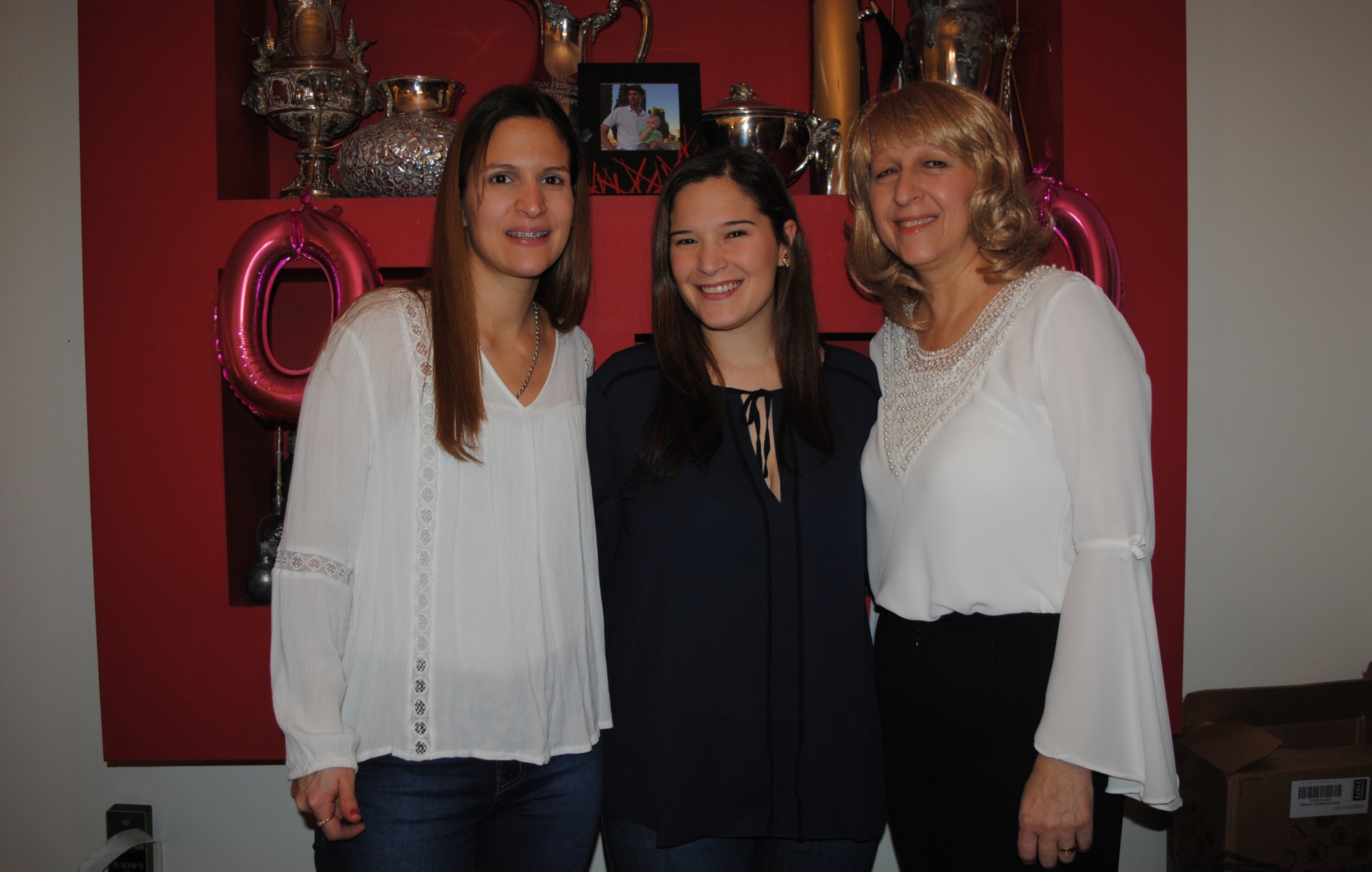 Mireya, Diana y Rosario Martínez.