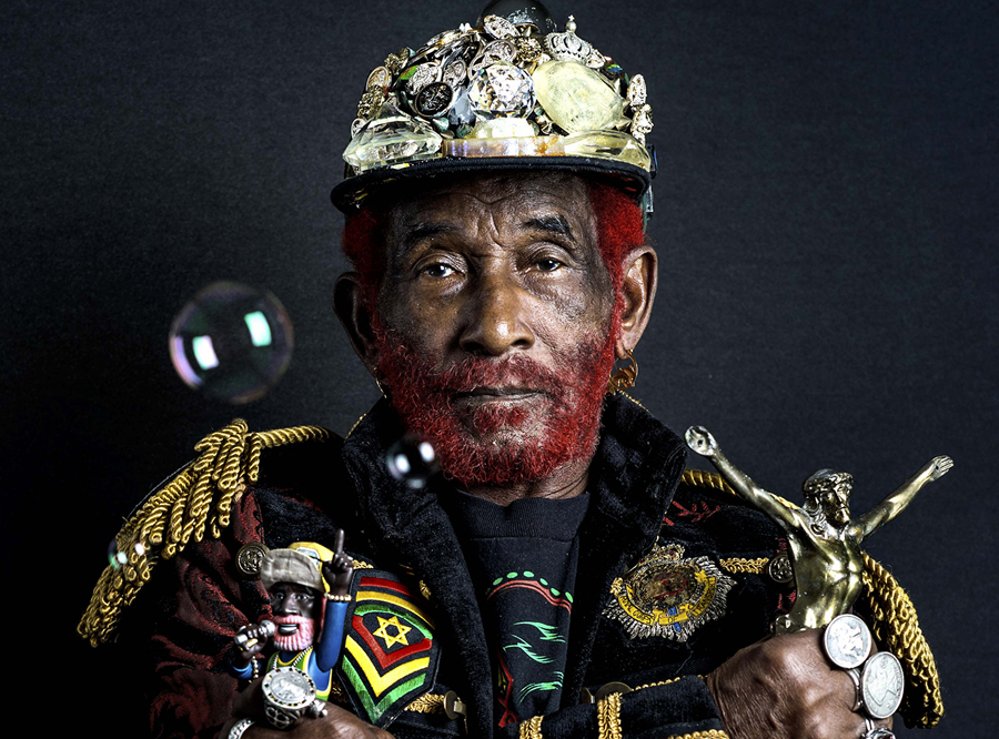 El eterno femenino de una imaginativa pintora