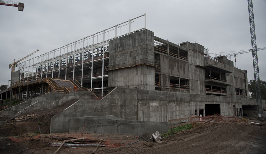 El eterno femenino de una imaginativa pintora