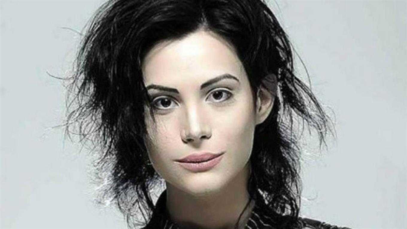 El eterno femenino de una imaginativa pintora