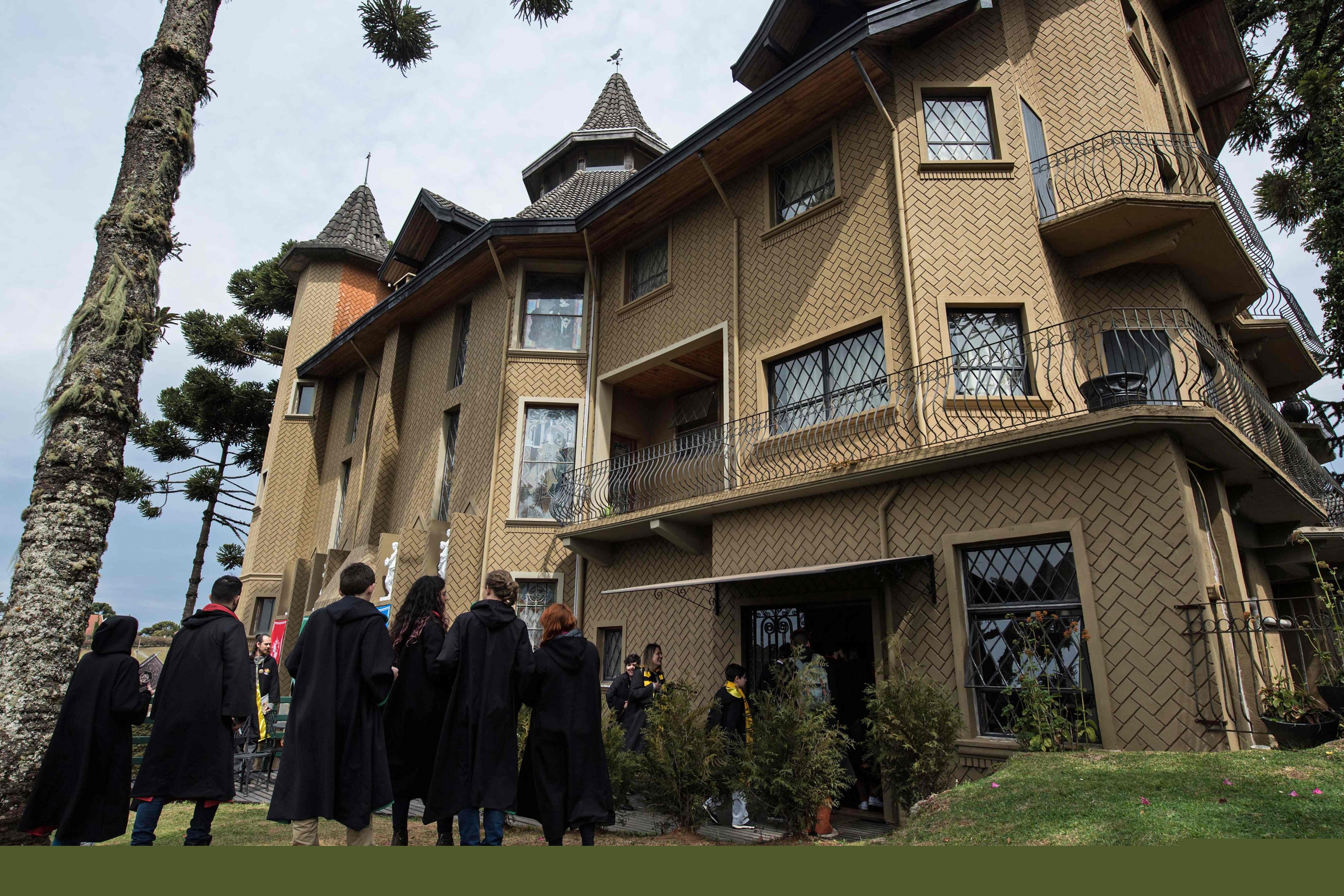 Durante cuatro días los participantes tienen la oportunidad de vivir en el mundo de Harry Potter. Foto: AFP