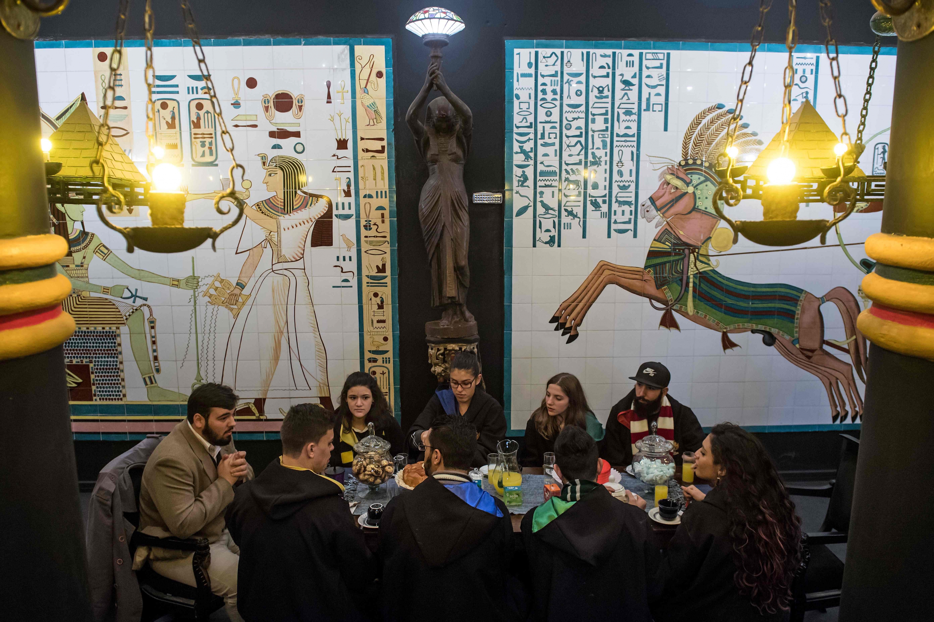 Durante cuatro días los participantes tienen la oportunidad de vivir en el mundo de Harry Potter. Foto: AFP