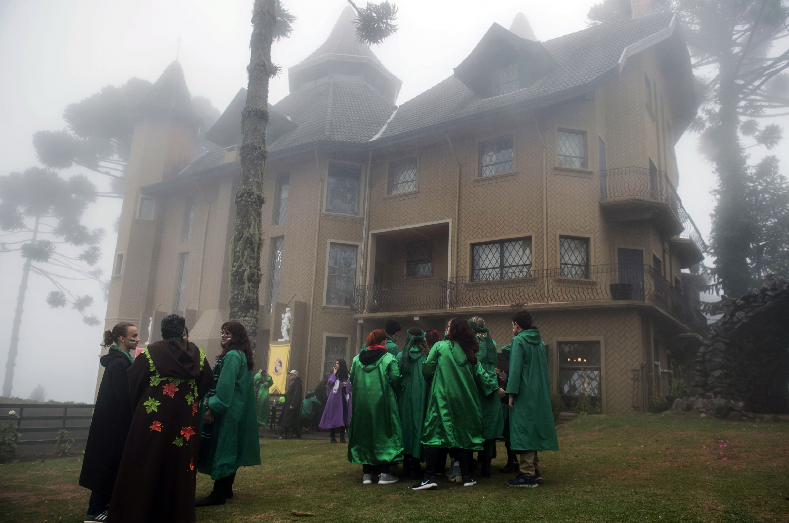 Durante cuatro días los participantes tienen la oportunidad de vivir en el mundo de Harry Potter. Foto: AFP