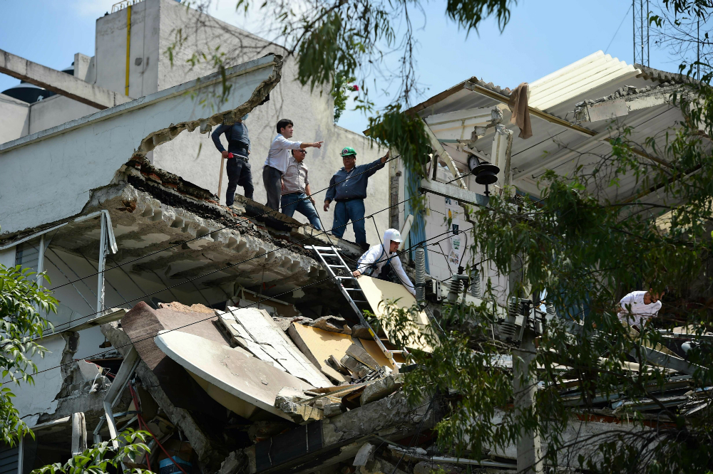 Las autoridades pidieron a la población no regresar a sus casas hasta que sean revisadas. Foto: AFP