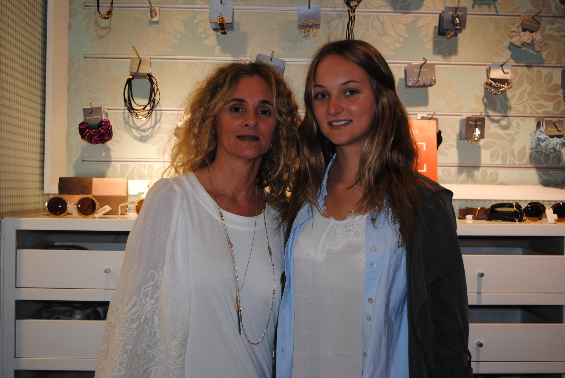 Angélica Cat, Camila de Posadas.