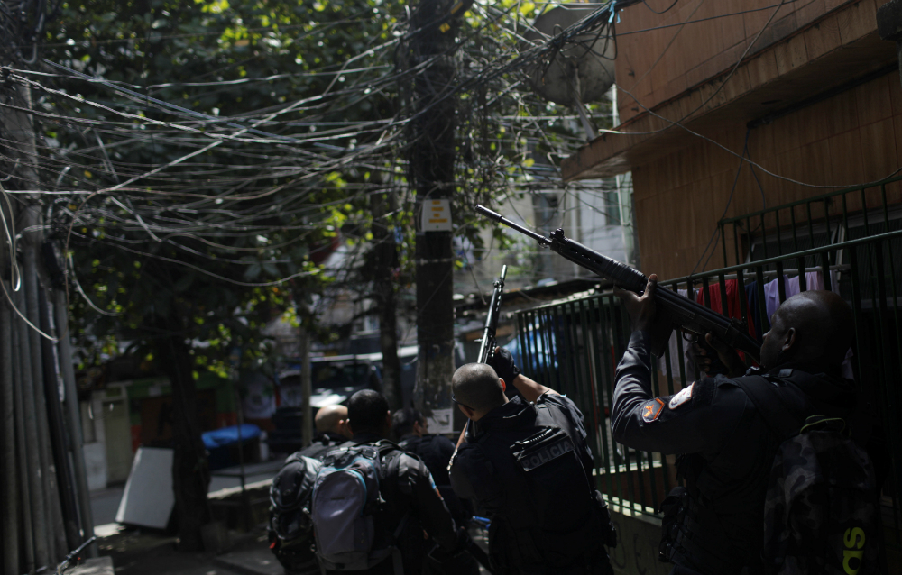 En las calles se podía ver a los Policías armados. Foto: AFP