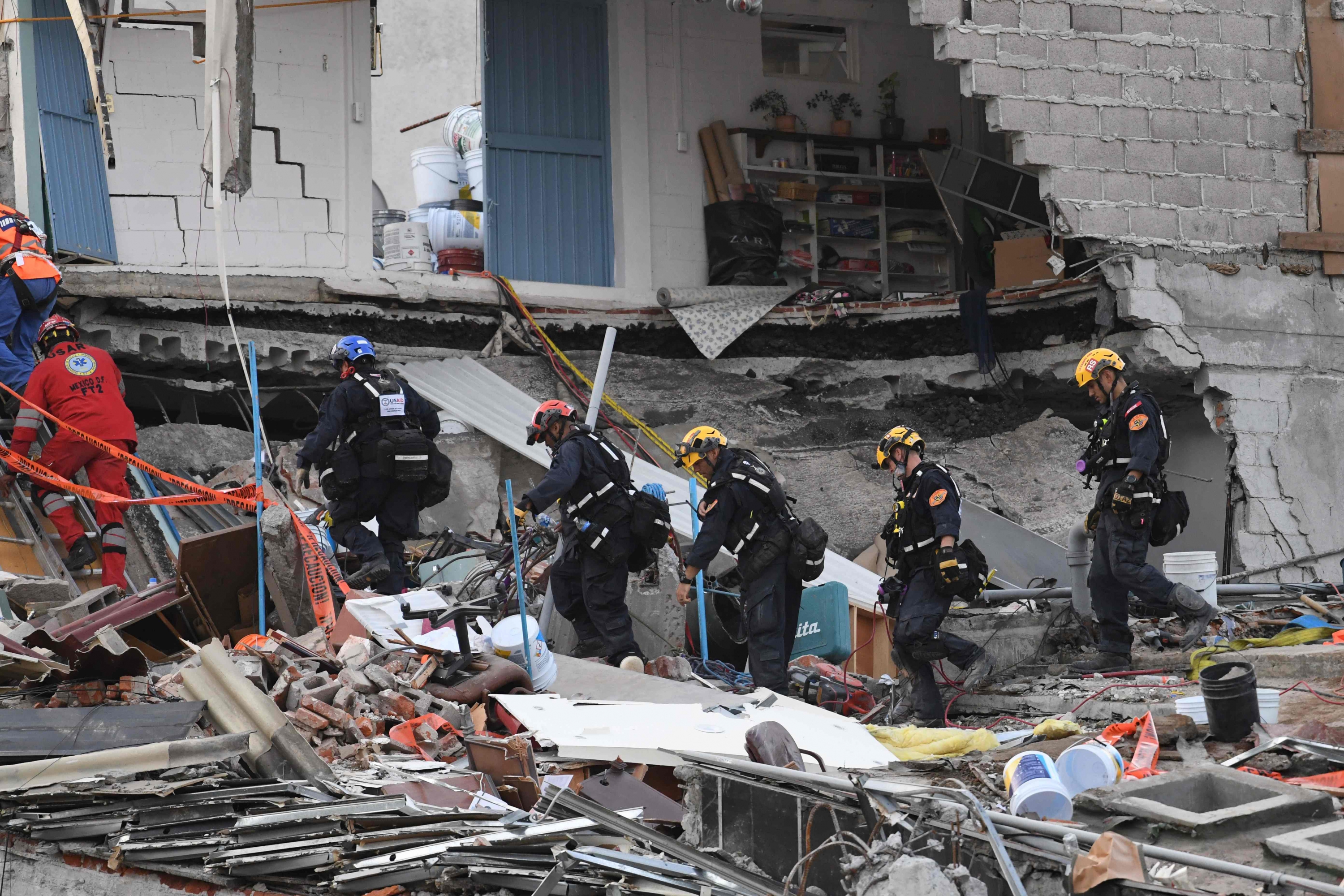 Nuevo sismo en México, rescatistas abandonan área de búsqueda. Foto: AFP