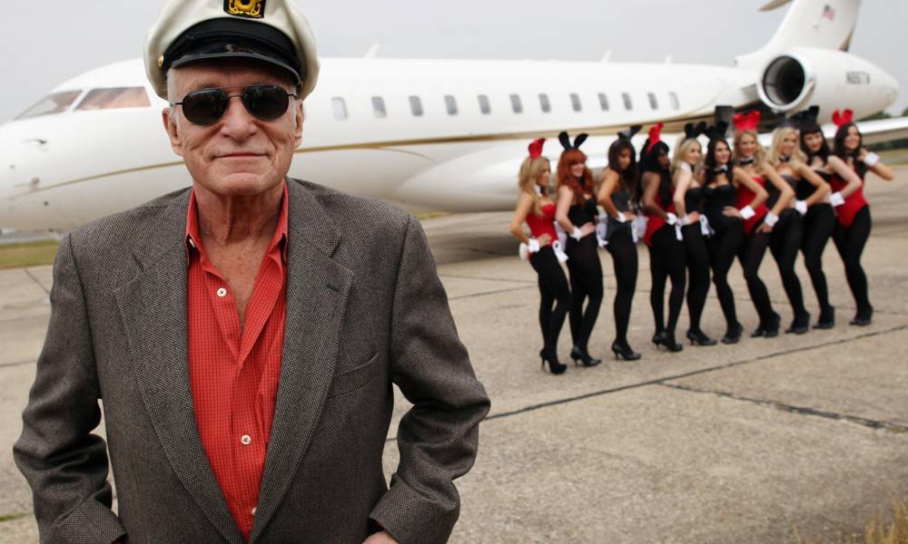 Hugh Hefner arriba a Inglaterra para abrir un club Playboy en 2012. Foto: Getty Images