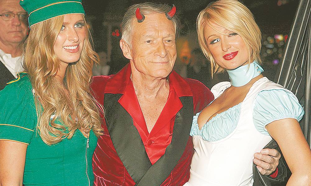 Acompañado por Nicky y Paris Hilton en una fiesta de Halloween en 2007. Foto: AP