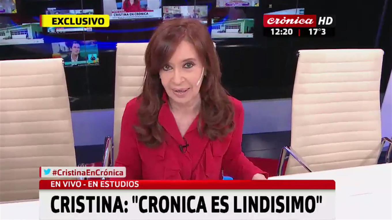 Las placas de la visita de CFK a Crónica.