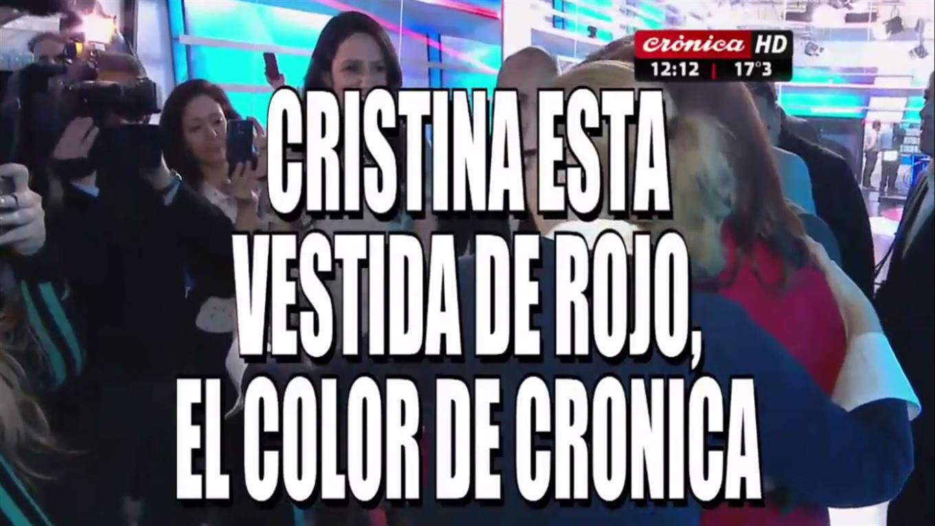 Las placas de la visita de CFK a Crónica.