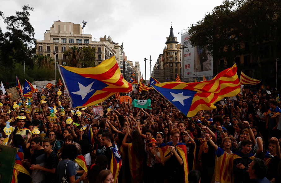 En apoyo al referéndum, miles de estudiantes se manifestaron ayer. Foto: Reuters