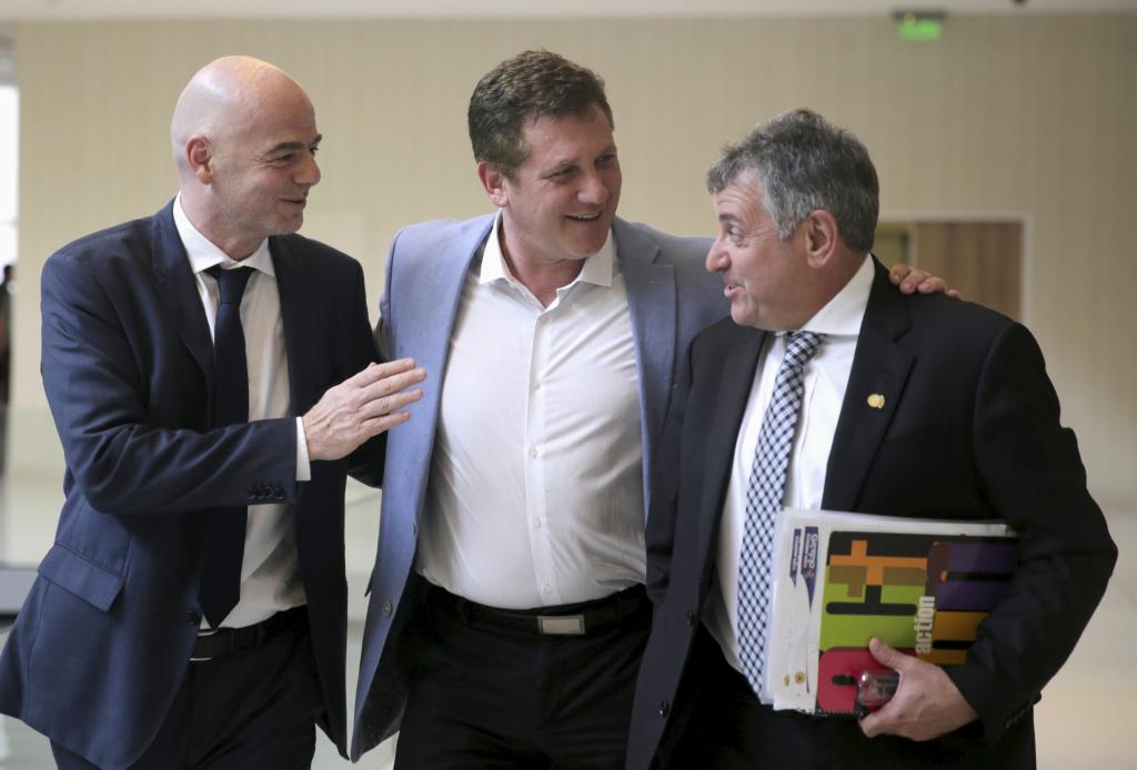Presidentes. Gianni Infantino, Alejandro Domínguez y Wilmar Valdez. Foto: Reuters