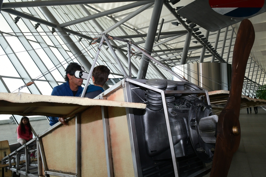 El aeropuerto de Carrasco en el Día de Patrimonio. Foto: Marcelo Bonjour