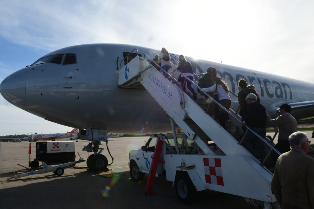 El aeropuerto de Carrasco en el Día de Patrimonio. Foto: Marcelo Bonjour
