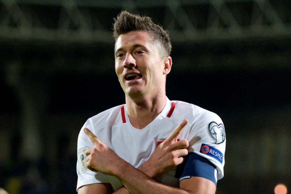 Robert Lewandowski, junto a CR7, goleador de las Eliminatorias europeas