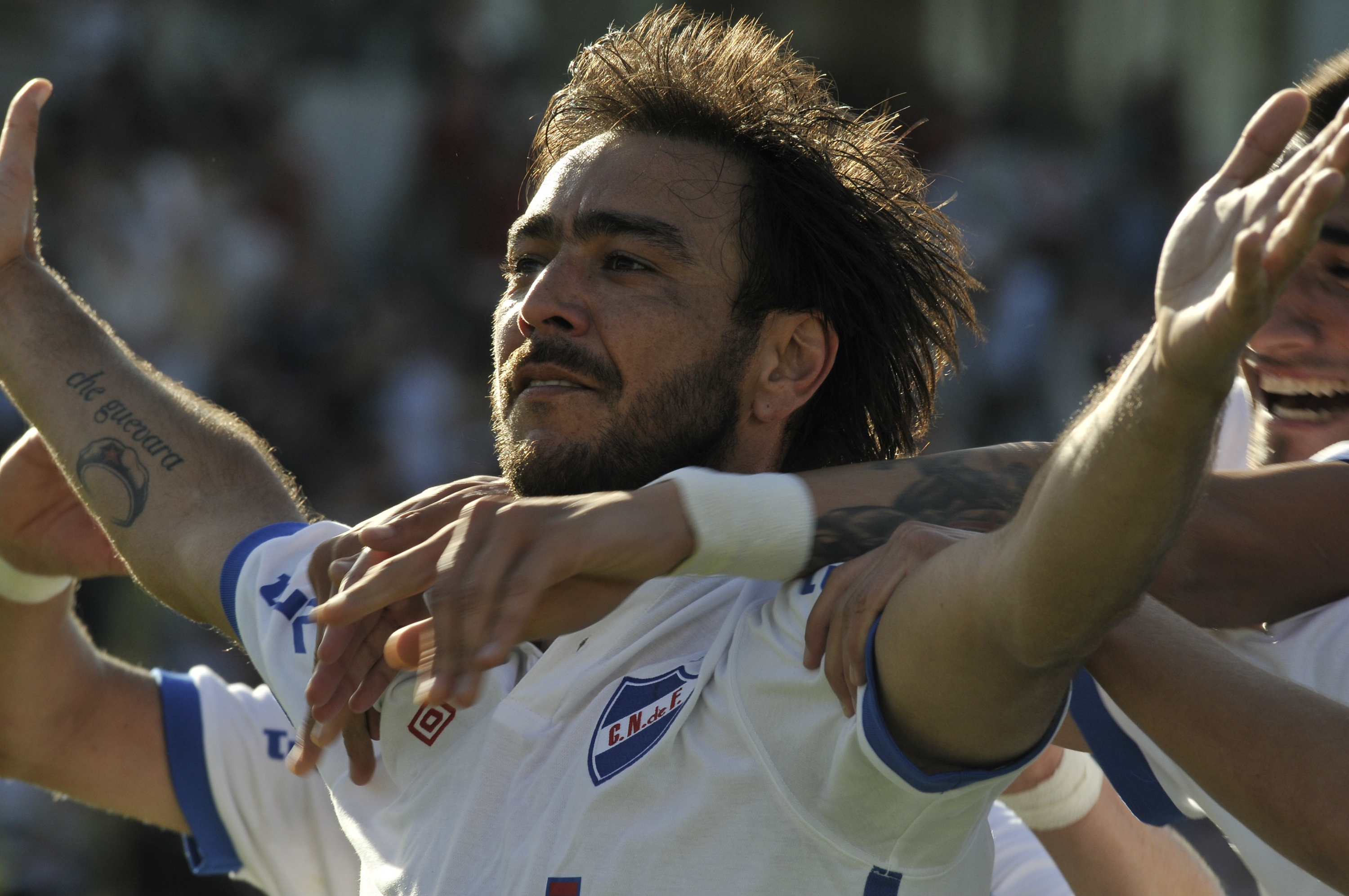 Álvaro Recoba con tatuaje del Che Guevara. Foto: El País