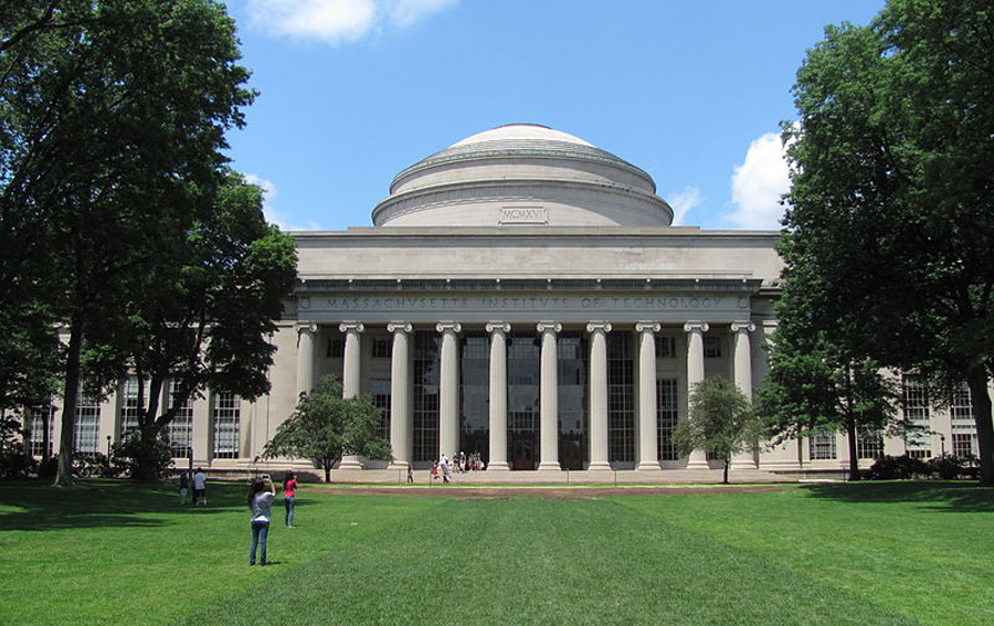 Fachada del Instituto de Tecnología de Massachusetts. Foto: Wikimedia Commons