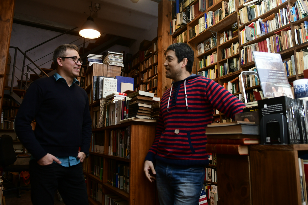 Alexis y Nicolás Vaz, la nueva generación de cazadores de bibliotecas.