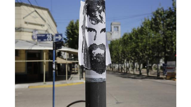La ciudad natal de Santiago Maldonado se llenó de carteles con su cara. Foto: La Nación