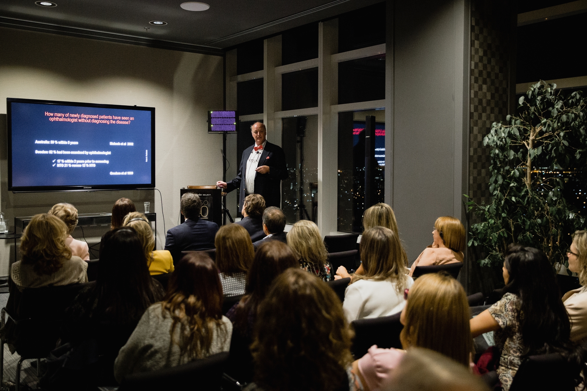 El profesor Anton Hommer durante la charla.
