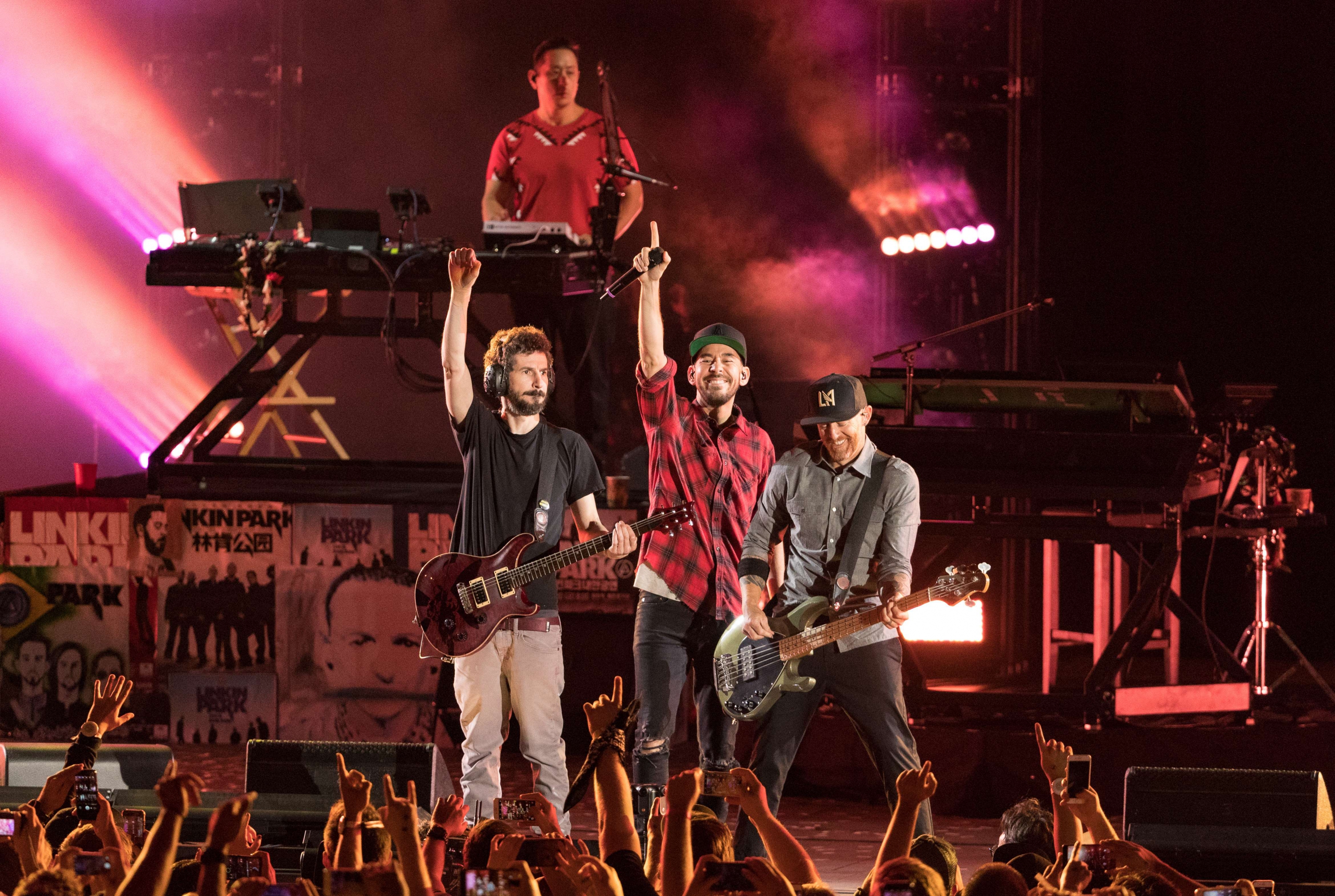 Homenaje a Chester Bennington. Foto: AFP