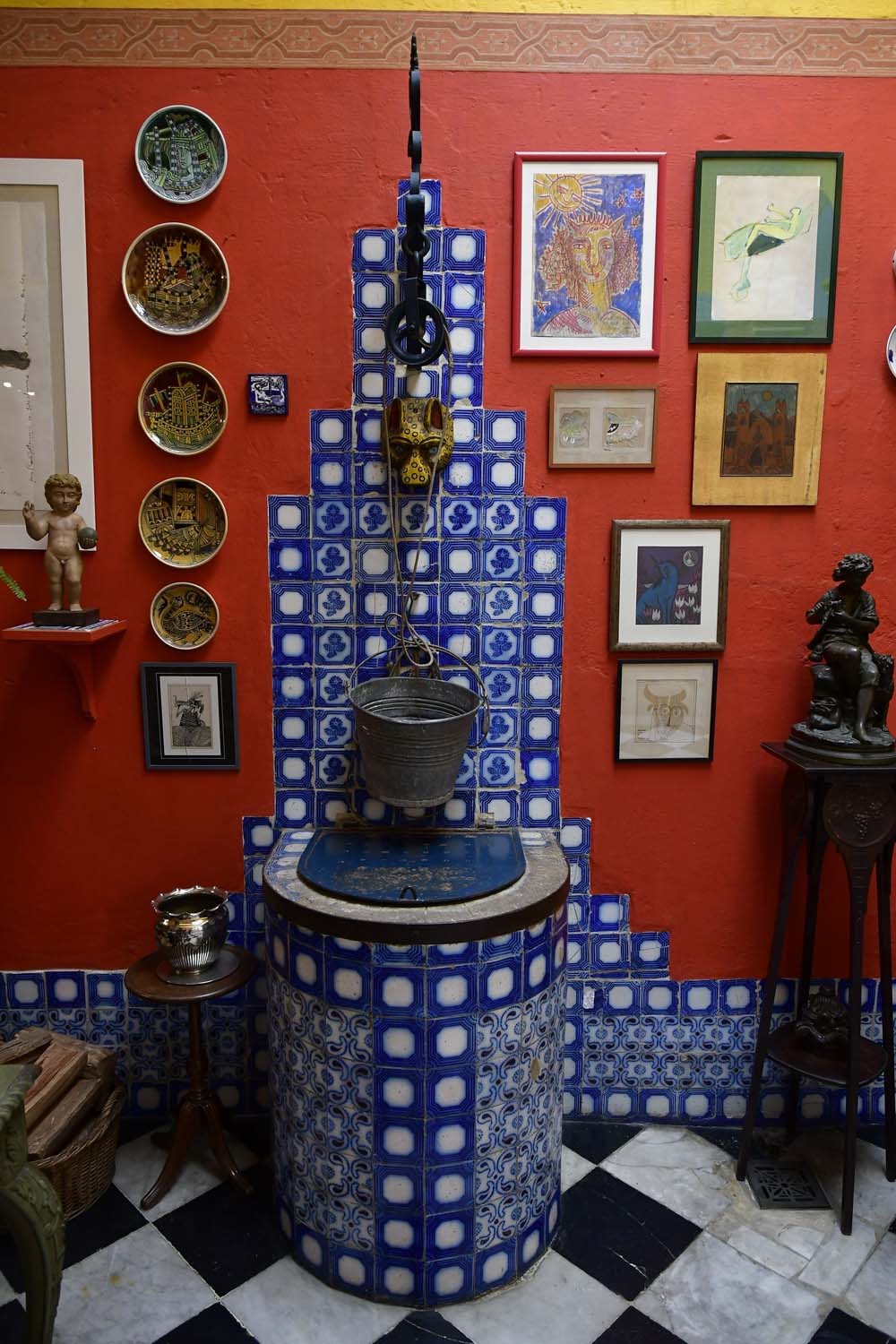 Un aljibe completo e integrado a la antigua casona del Centro.