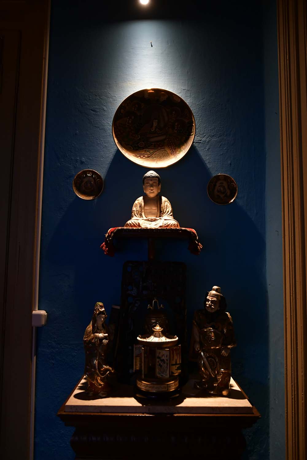 Un pequeño santuario dedicado a la cultura japonesa.